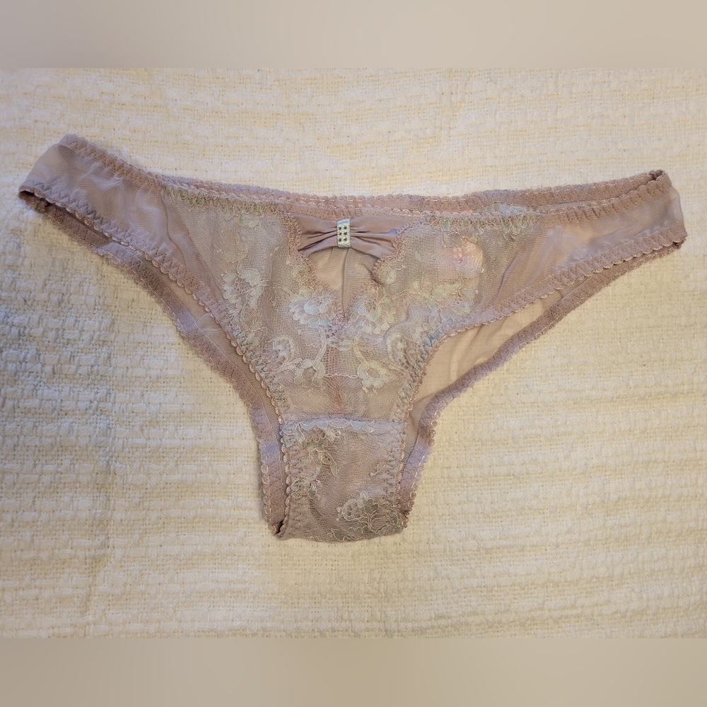 XS Victoria's Secret Cheekini
